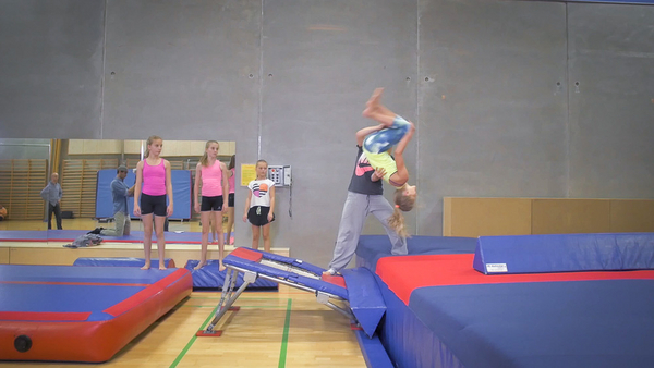 Baglæns salto i redskabsgymnastik i idræt - Undervisning