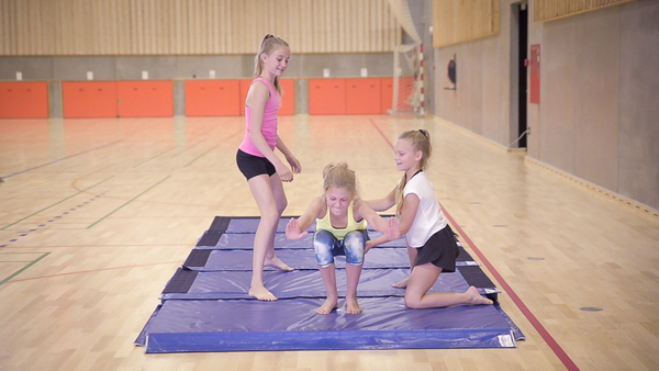 Baglæns rulle og modtagning i gymnastik - Idræt undervisning