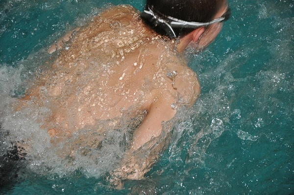 Brystsvømning og armtag i idræt - Undervisning